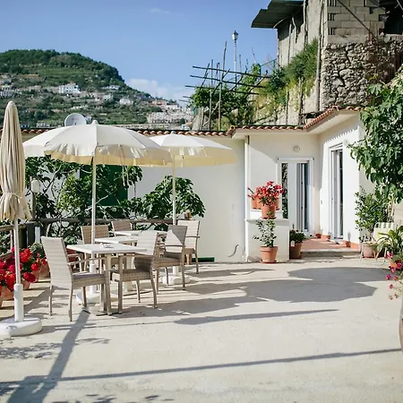 Rosa E Valentino 3* רבאלו